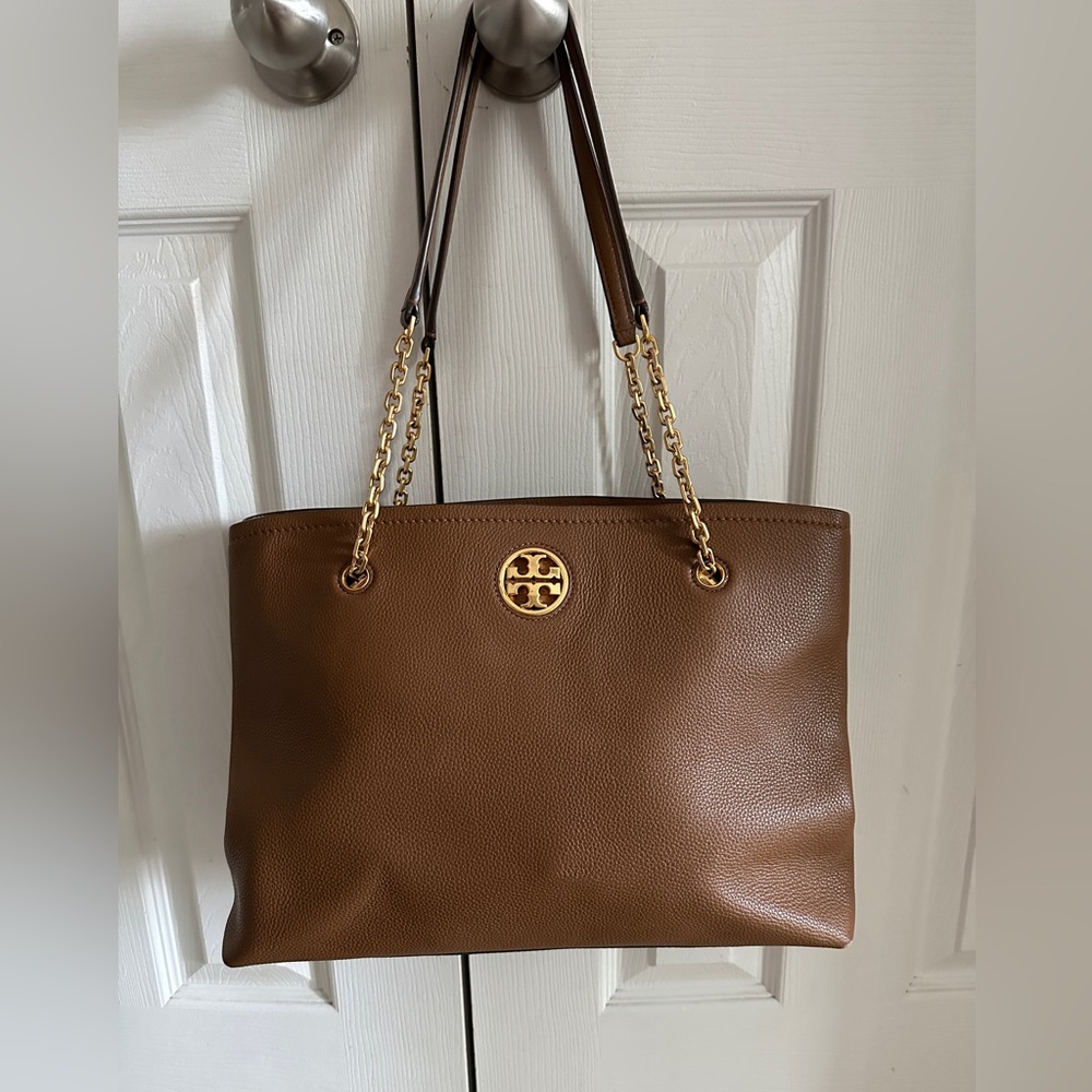 Tory Burch Tan shoulder tote bag.